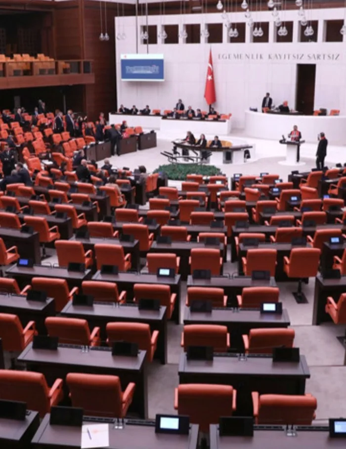 TBMM'de sandalye dağılımı değişti: Yeni Yol Grubu 'gitti geldi'