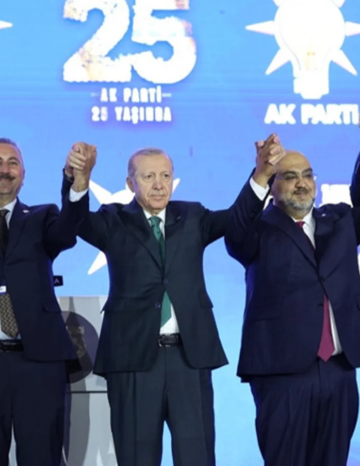 Üç milletvekili ve yedi belediye başkanı AK Parti'ye katıldı