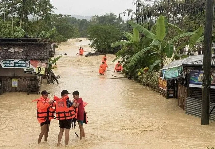 Filipinler'de tropikal siklonlar ve muson yağışları can aldı: 23 ölü