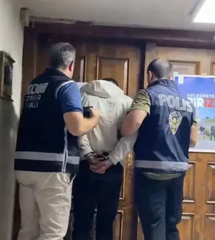 Adalet Bakanı duyurdu: İzmir'de taraftar gruplarına operasyon