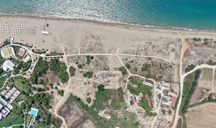 Kumulları kazıp atıklarla doldurdular: Kaplumbağa Dostu Turizm Sertifikası iptal edildi