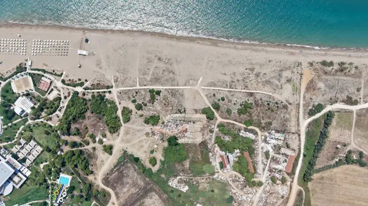 Kumulları kazıp atıklarla doldurdular: Kaplumbağa Dostu Turizm Sertifikası iptal edildi
