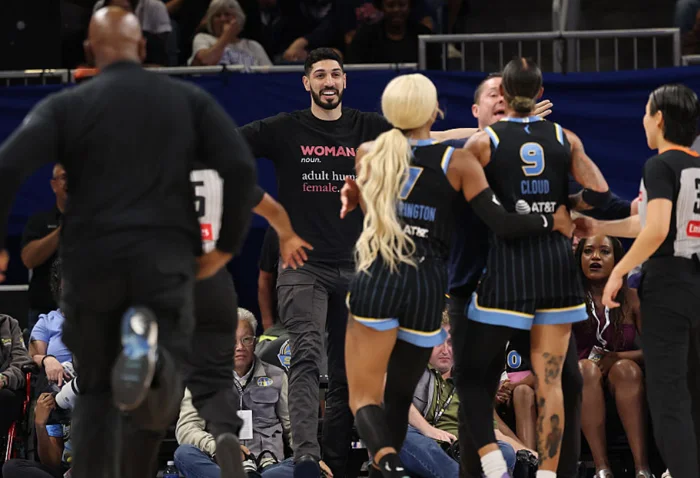 "Kendimi kadın hissediyorum" demişti: WNBA maçına giden Enes Kanter salondan atıldı