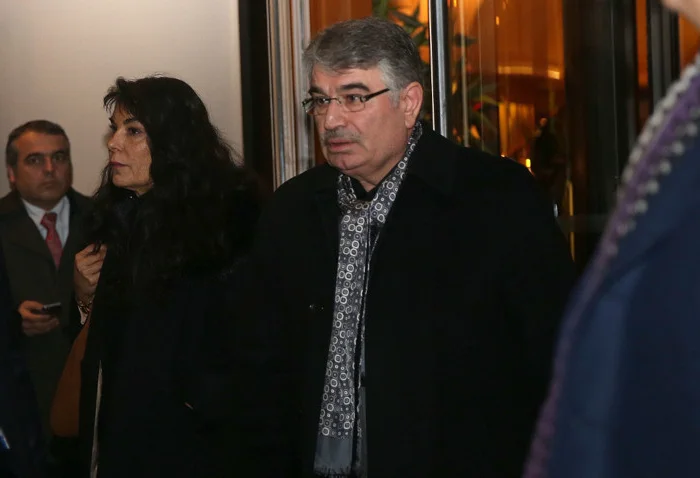 Eski bakan İdris Naim Şahin'e yurt dışı çıkış yasağı