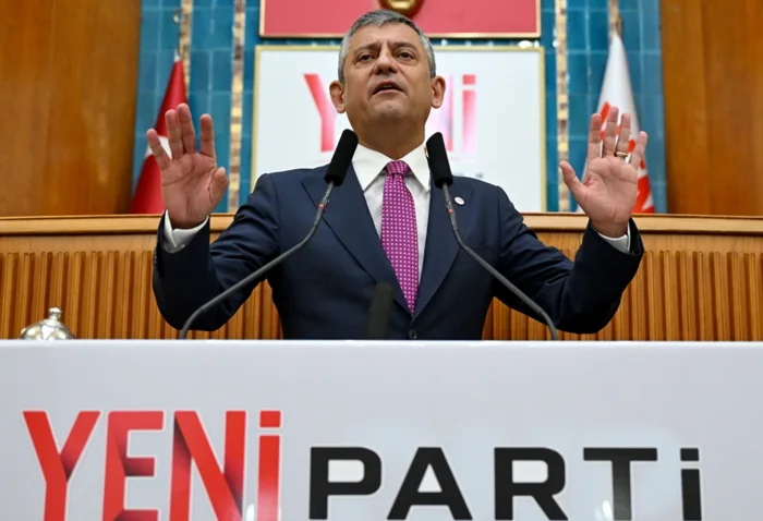Özgür Özel'den köprü ve otoyol özelleştirmelerine tepki: Otobandaki gişeleri yıkacağız