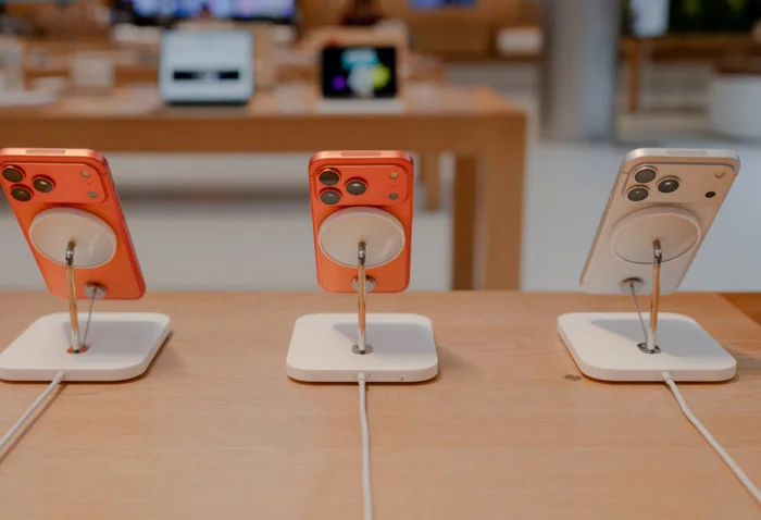 Apple yıllar sonra ilk kez iPhone'u kökten değiştirecek