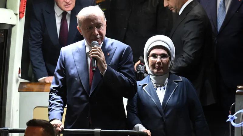 Erdoğan gece yarısı erken seçim sinyali verdi: 'Başarıyla atlatacağımıza olan inancımı yeniliyorum'