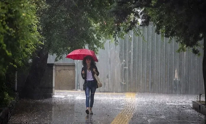 İstanbul'a yağış uyarısı: Meteoroloji'den sel ve su baskını tehlikesine karşı çağrı