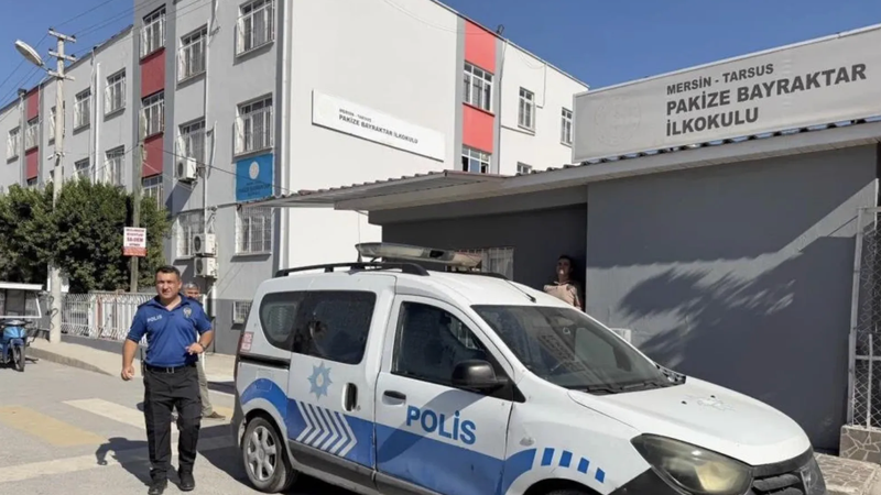 7 yaşındaki çocuğun çantasından tabanca çıktı, babası "unuttum" dedi