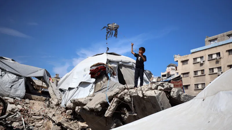 Gazze'de 61 milyon ton enkaz: Yıkıntıların altında 10 bin cenaze aranıyor