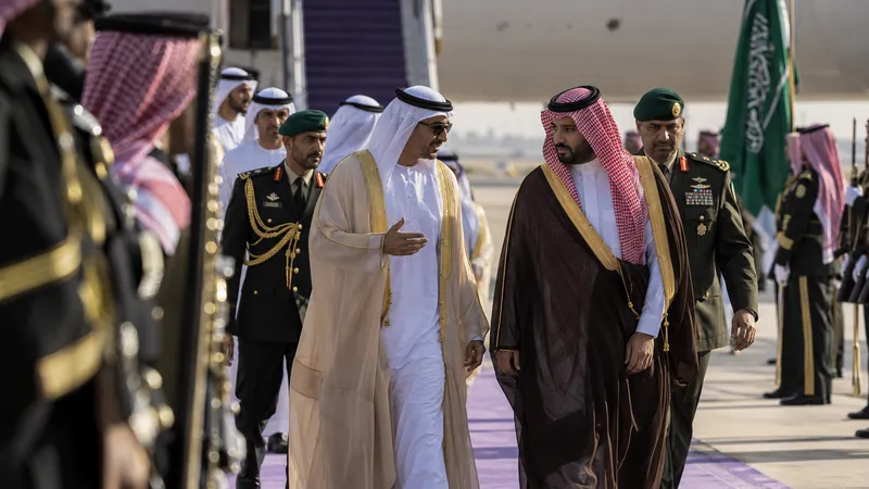 زيارة مسؤول إماراتي للسعودية تختبر الروابط الأمنية الخليجية في ظل أزمة اليمن
