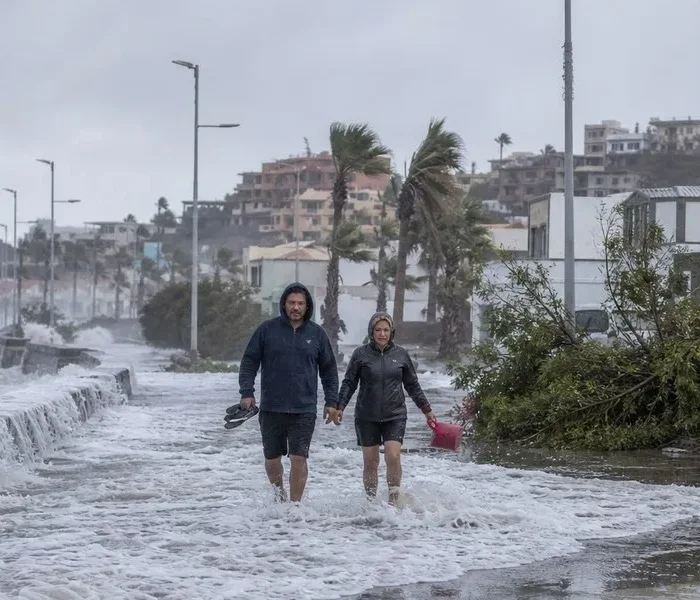 Meksika'yı vuran Polo Kasırgası sokakları sular altında bıraktı