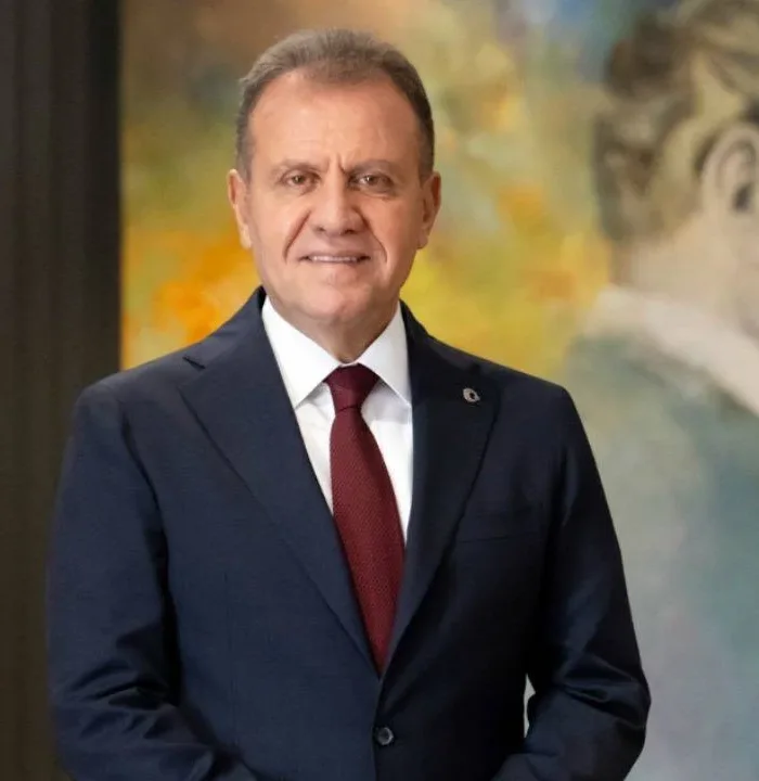 Mersin Büyükşehir Belediye Başkanı Vahap Seçer'in ifade işlemleri başladı