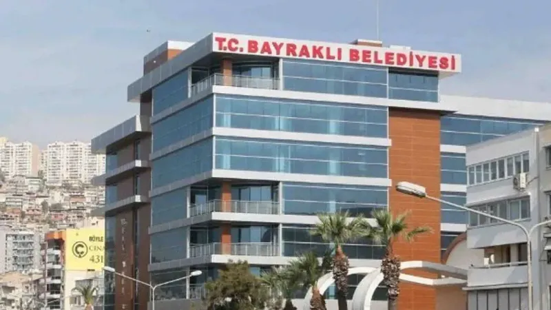 İzmir'de Bayraklı Belediyesi'ne operasyon: 45 kişi gözaltına alındı