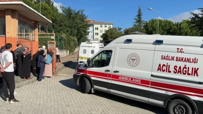 Başakşehir’de ortaokulda bıçaklı saldırı: Yaralı öğrencilerden biri hayatını kaybetti