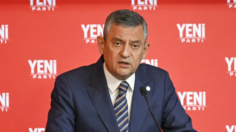 Ankara'da 'Aktif Bakan' bilmecesi: Özgür Özel'den çarpıcı fon çıkışı