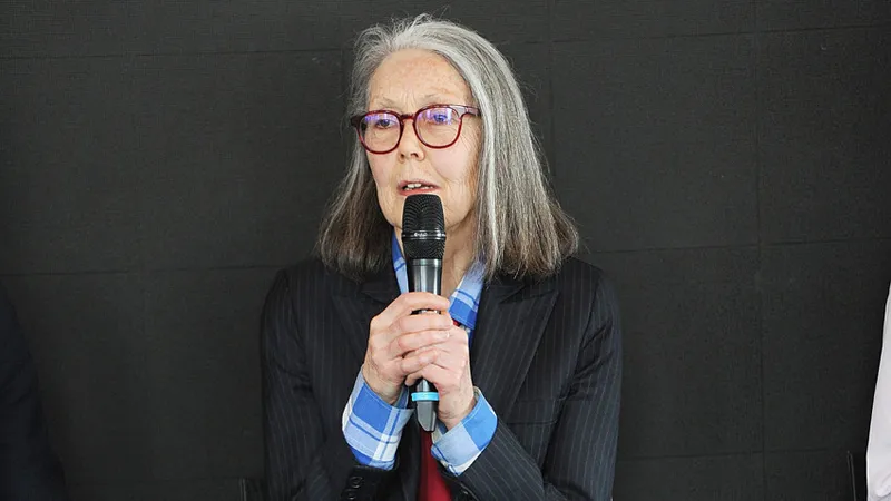 2026 Nobel edebiyat ödülü Kanadalı yazar ve şair Anne Carson'ın oldu