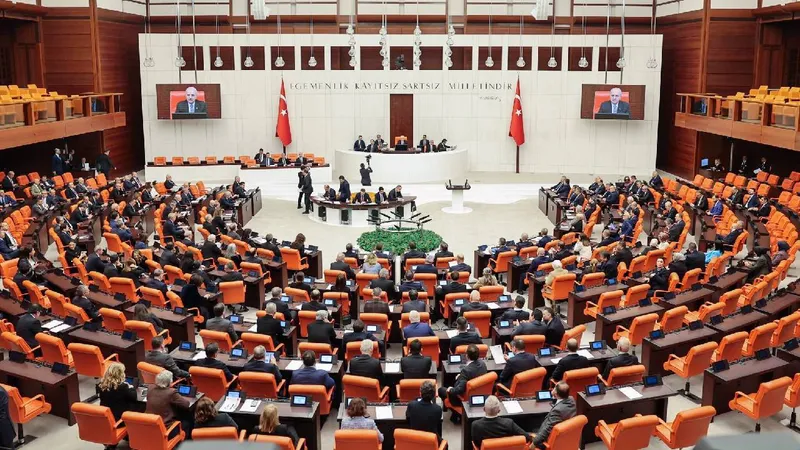 Muhalefet "fon krizi araştırılsın" dedi, AKP ve MHP oylarıyla reddedildi