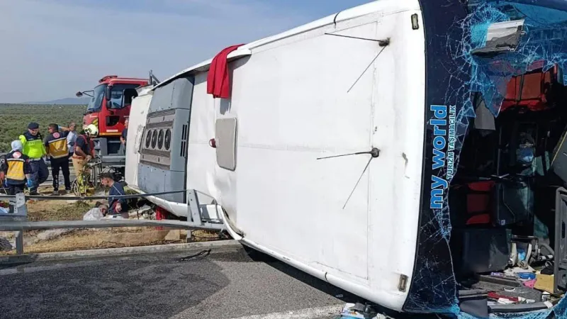 Yolcu otobüsü ile Tır çarpıştı: Can kaybı ve çok sayıda yaralı