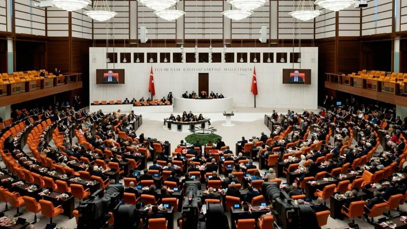 Meclis'te bu hafta: AK Parti'nin fon vurgununa karşı kanun teklifi masada