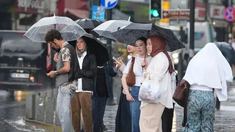Meteoroloji'den peş peşe uyarılar: 66 ilde gök gürültülü sağanak bekleniyor