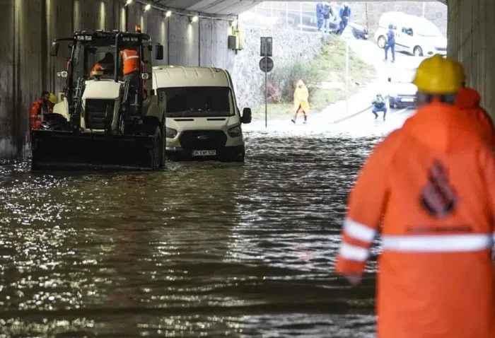 İstanbul'a yeni sağanak alarmı: Bugün ve cumartesiye dikkat
