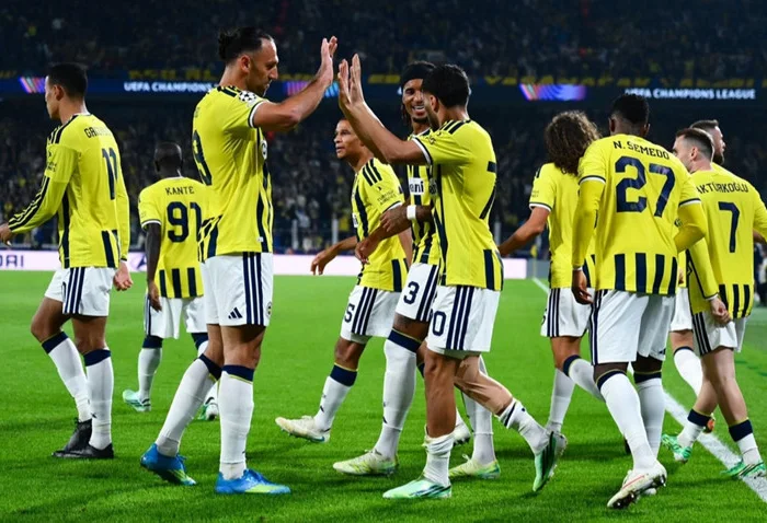 Fenerbahçe 90.dakikada yıkıldı: Slavia Prag deplasmanında 2-2'lik beraberlik