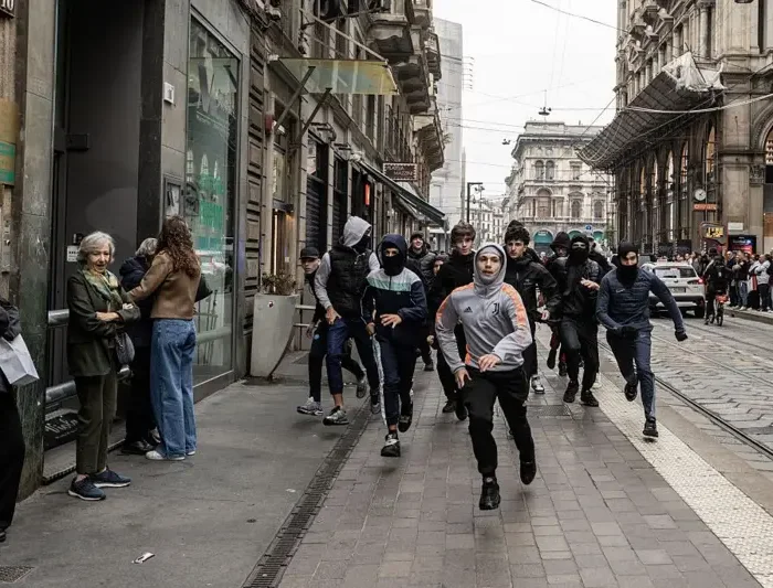 Protestolar İtalya’yı alarma geçirdi: Yaş sınırı indi, Milano sokaklarına 500 ek asker