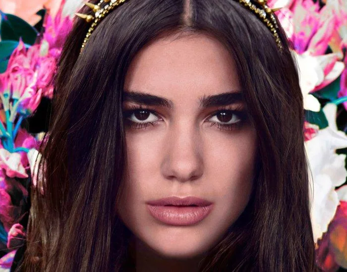 Şarkıcı Dua Lipa bu kez kitapların başında: Londra edebiyat festivali başladı