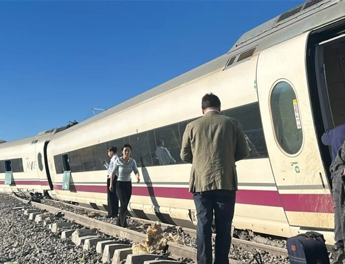 İspanya'da iki hızlı tren çarpıştı: Ölü ve yaralılar var