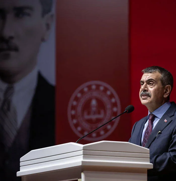 أول تصريح من الوزير تكين بشأن الطالبين اللذين أُعتقلا ثم أُفرج عنهما