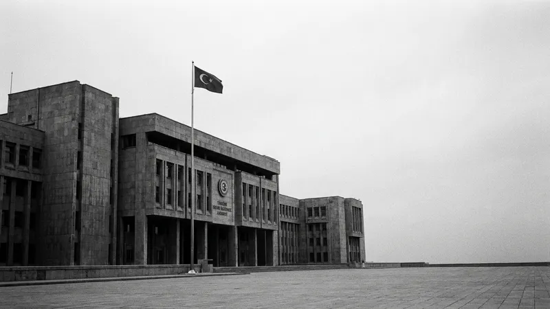 TBMM Milli Savunma Komisyonu Başkanı Akar'dan Diplomatik Temaslara İlişkin Açıklama