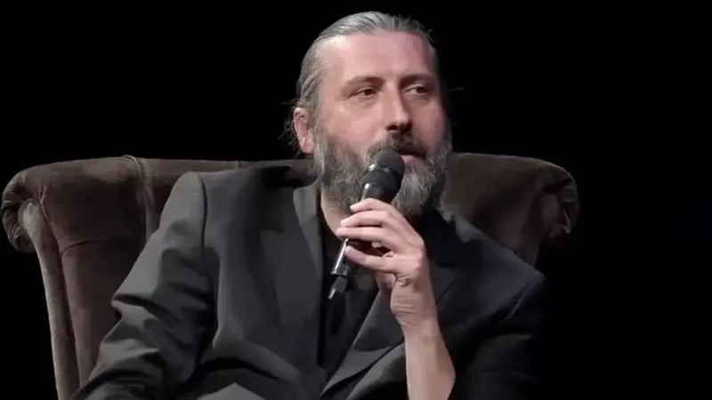 Mesut Süre, Hakkındaki Taciz İddialarının Ardından Sahneye Dönüyor