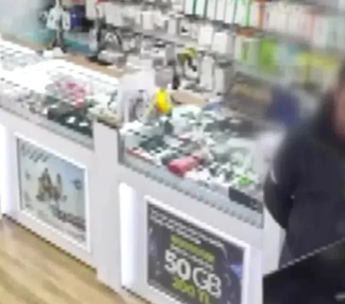 Kurye Teslim Edilecek Telefonu Sattı