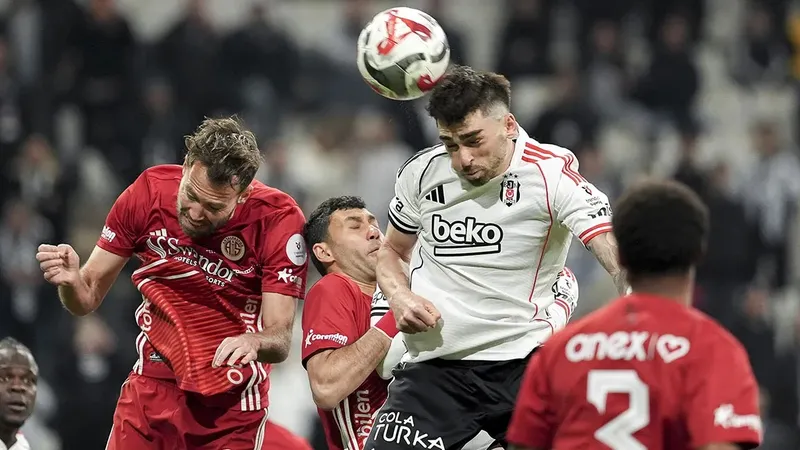 Dolmabahçe'de Gol Yağmuru: Kartal, Antalyaspor’u 4 Golle Geçti
