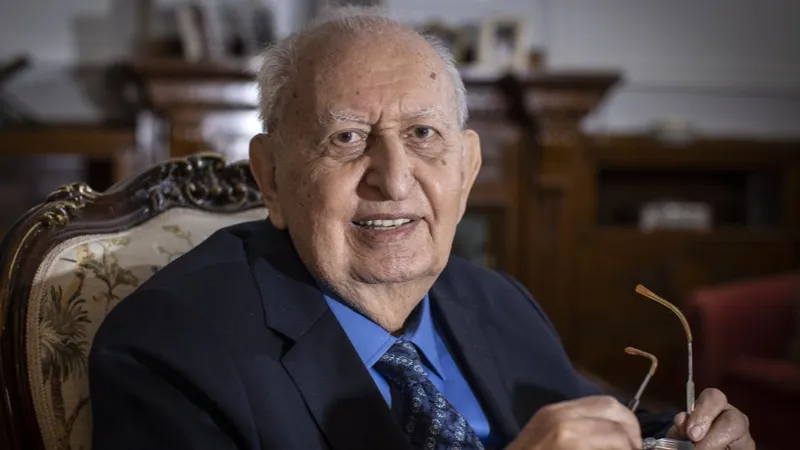Hüsemettin Cindoruk hayatını kaybetti