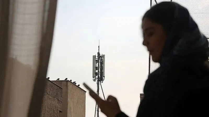İran’da internet kesintisi 50 günü aştı