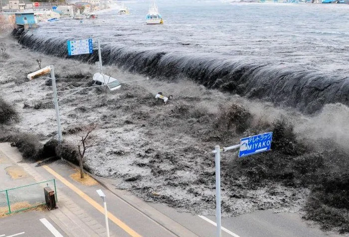 Japonya’da 7.5 büyüklüğünde deprem: tsunami uyarısı yapıldı
