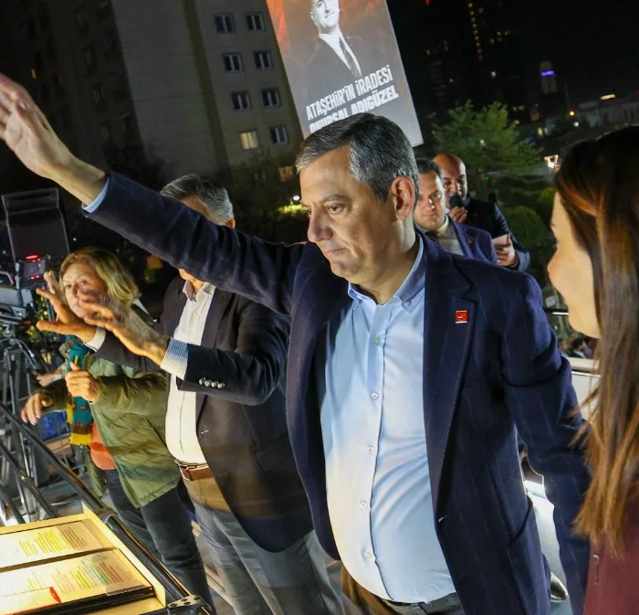 Özgür Özel’den Ataşehir’de "Fetret Devri" Çıkışı: "Hodri Meydan, Sandığı Getirin!"
