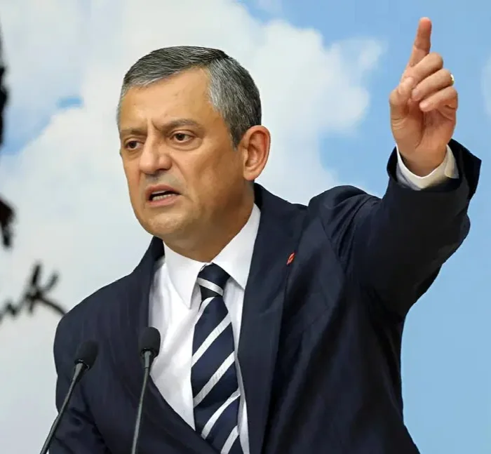 Özgür Özel’den Onursal Adıgüzel tepkisi: “Bu darbeye direneceğiz”