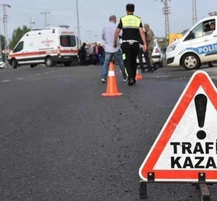 Polisin "dur" ihtarına uymayan belediye başkanı kazaya karıştı: 3 yaralı