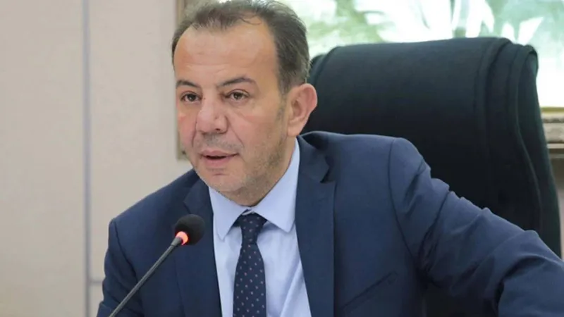 Tanju Özcan CHP'den istifa etti