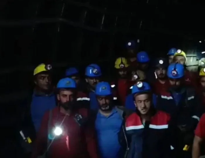 Madenciler yer altında açlık grevine başladı