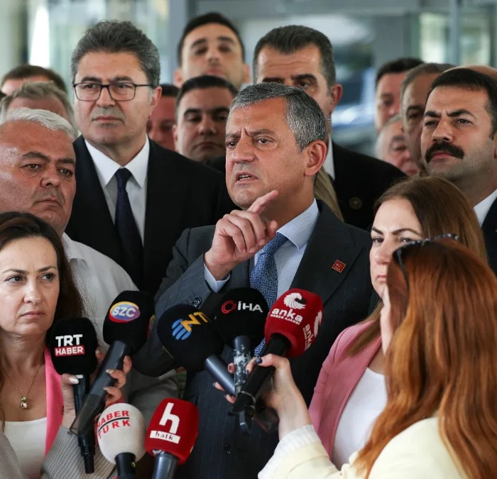 Özel'den ihraç kararlarına ilk tepki