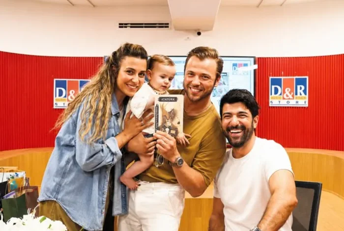 Engin Akyürek kitap gelirlerini Darüşşafaka'ya bağışladı