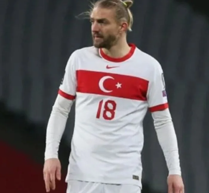 Caner Erkin Futbola Veda Etti