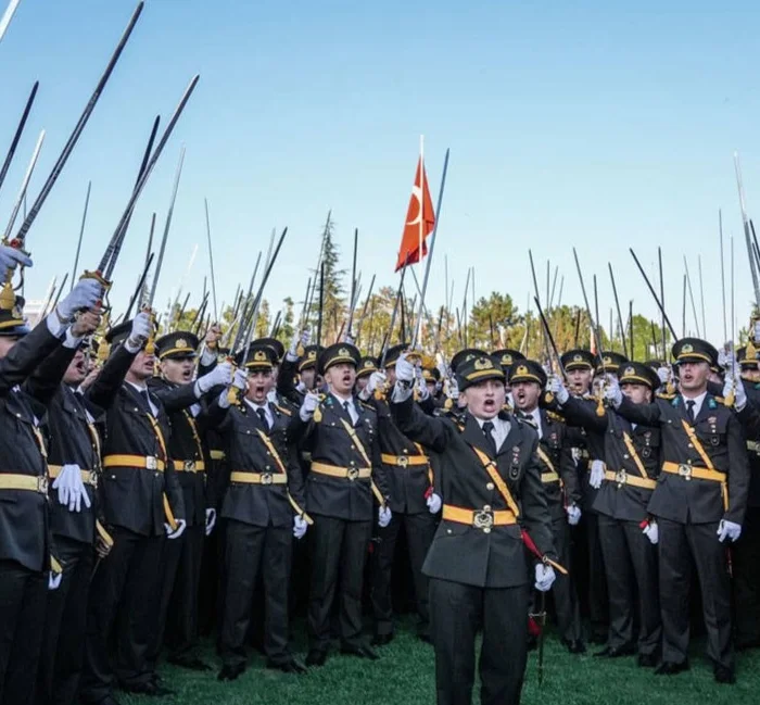 Kılıçlı yemin davasında komutanlara göreve iade