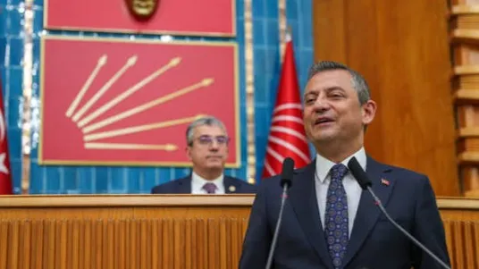 CHP’de kritik salı: Özgür Özel meclis kürsüsünde olacak
