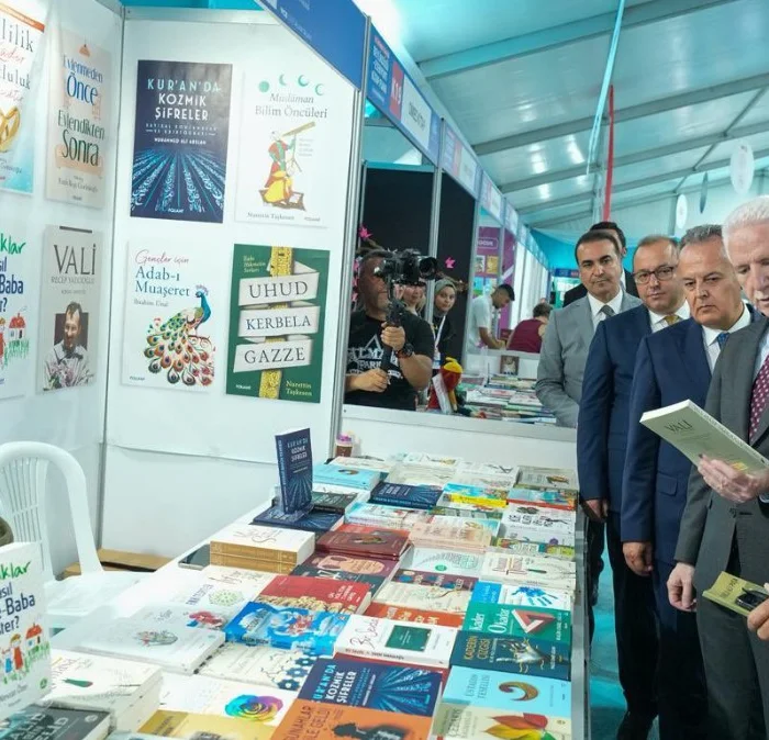 İstanbul Valisi Davut Gül: "Kitap Sayımızı 13 Milyon 800 Bine Çıkardık"