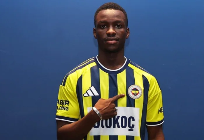 Fenerbahçe’den Geleceğe Yatırım: Senegalli Genç Yıldız Amara Diouf İmzayı Attı
